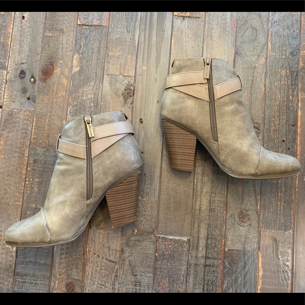 Heeled booties - Picture 2 of 2